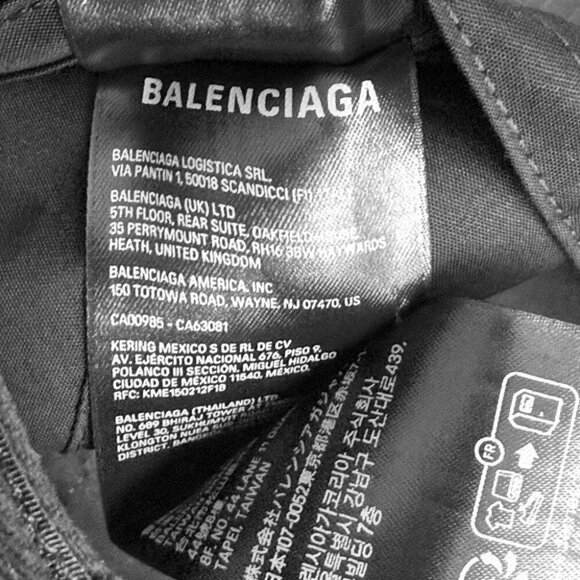 Balenciaga Cap Hat in Black/white